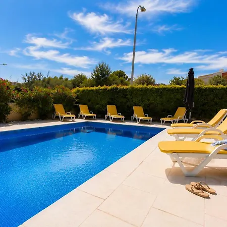 Linda Oura 4br 10 New For Rent! Vakantiehuis *
