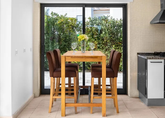 펜션 Linda Oura 4br 10 New For Rent!