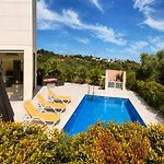 Linda Oura 4br 10 New For Rent! Albufeira