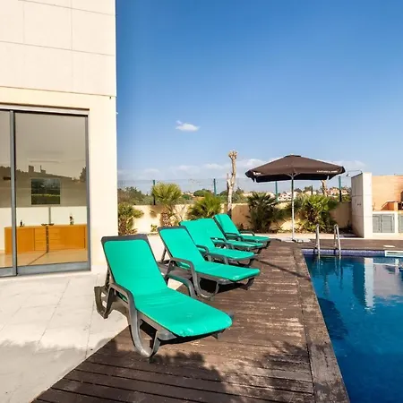 Linda Oura 4br 10 New For Rent! אלבופיירה