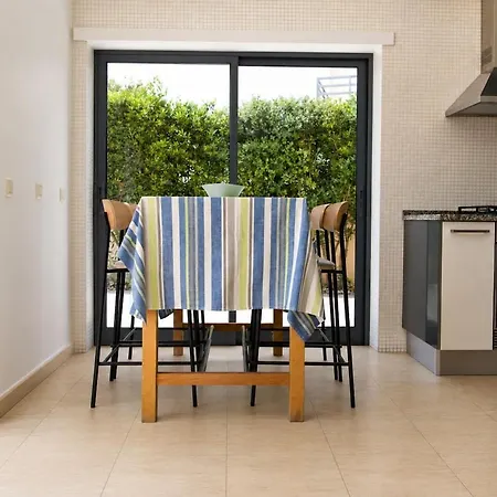 Linda Oura 4br 10 New For Rent!
