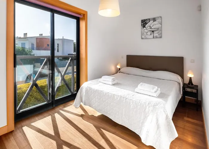 Linda Oura 4br 10 New For Rent! Дом отдыха Албуфейра
